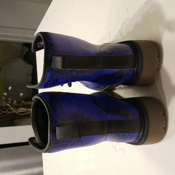 NWT Beautiful Boots - Picture 3 of 6